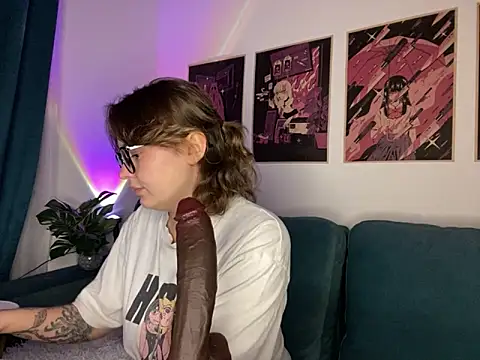 MoonIvy  online show from September 11, 5:13 pm