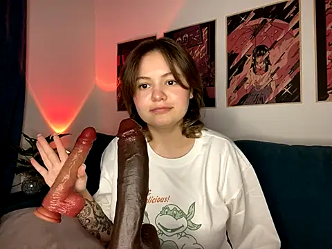 MoonIvy  online show from September 24, 5:12 pm