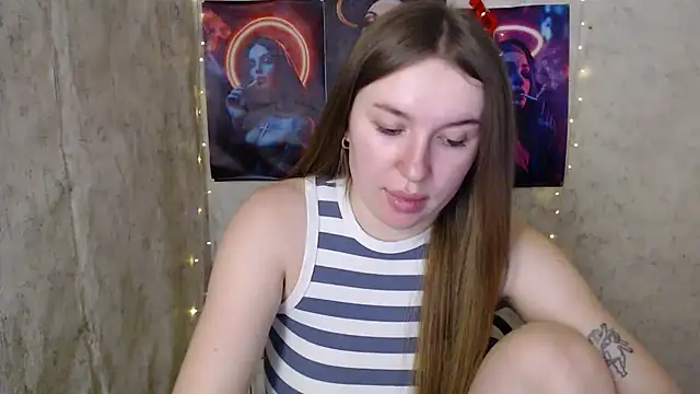 JuliaTopp  online show from March 13, 8:04 am