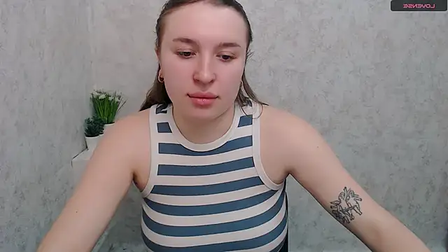 JuliaTopp  online show from March 14, 10:16 am