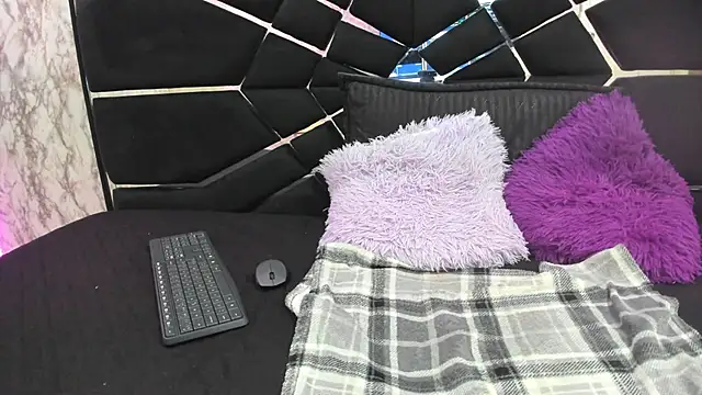 Snapshot of LITTLESUSSYY_ chatting on September 16, 12:13 pm LITTLESUSSYY online show from September 16, 12:13 pm