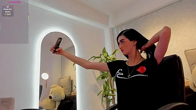 lily cash1 online show from February 25, 2:37 pm