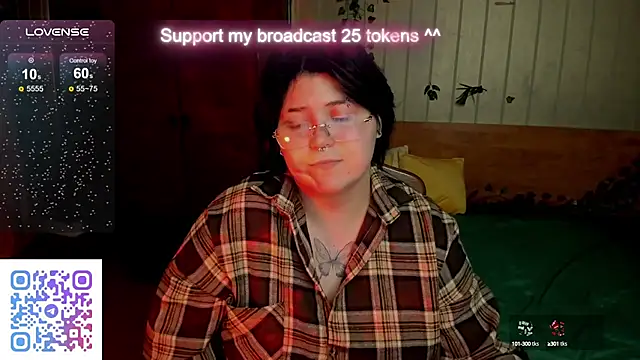 Snapshot of Alisa_Monroe chatting on October 18, 8:17 am Alisa Monroe online show from October 18, 8:17 am