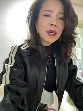 anna yngs online show from March 5, 4:41 am