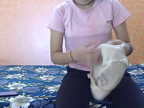 Miss Muskan01 online show from October 3, 5:23 am