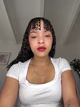 Yasmin777  online show from June 18, 8:47 pm