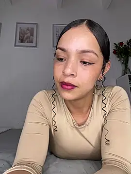 Yasmin777  online show from July 20, 9:26 pm