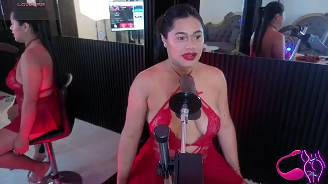 Issafoxx online show from July 31, 1:56 pm