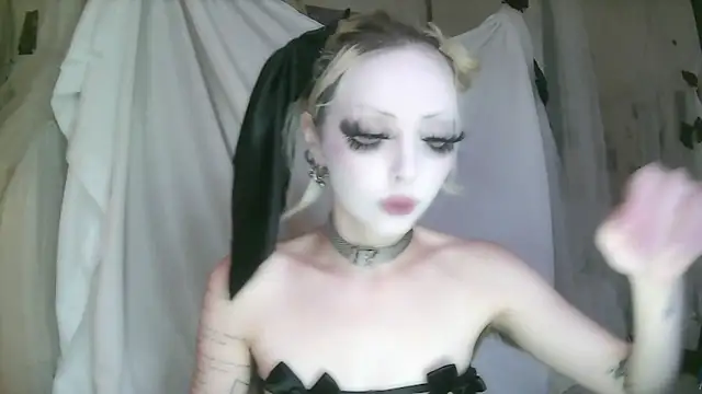 bl0odsyring3 online show from April 21, 6:15 pm