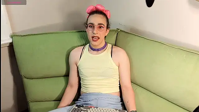 Snapshot of Zesty_Peach chatting on September 15, 10:28 pm Zesty Peach online show from September 15, 10:28 pm