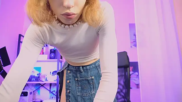 BarbieRichy online show from October 18, 6:49 am