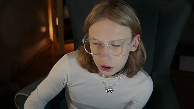 BarbieRichy online show from November 12, 6:00 am