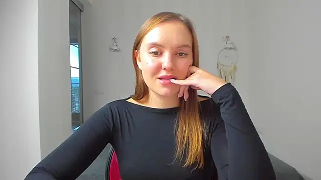 Snapshot of EmmaNorman chatting on October 6, 2:23 pm EmmaNorman online show from October 6, 2:23 pm