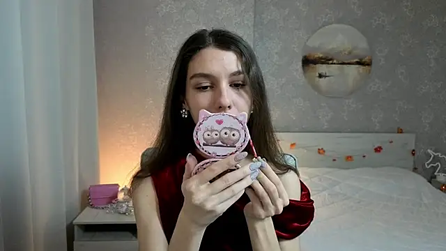 KellyShines online show from December 3, 8:17 am