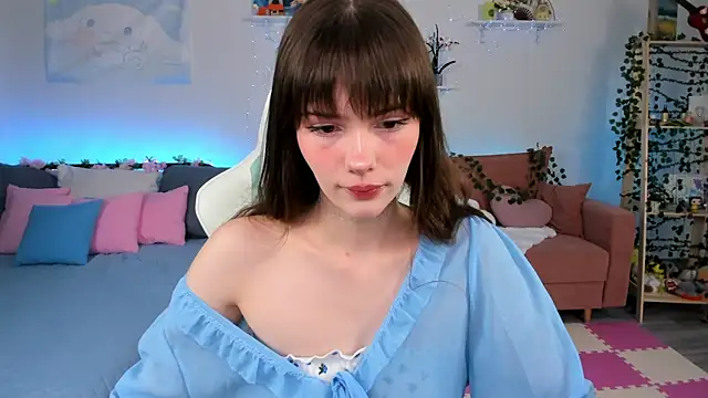 Zoe Vee online show from July 18, 3:54 am