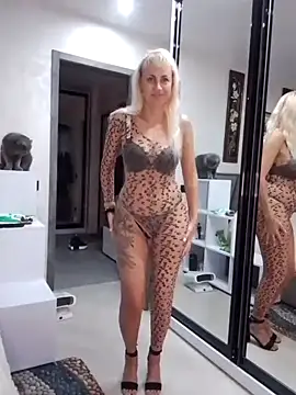 KissMiSveet online show from October 10, 4:01 pm