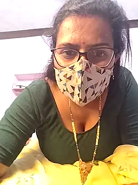 Snapshot of sexy_aaru chatting on November 1, 6:06 am sexy aaru online show from November 1, 6:06 am