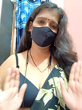 Snapshot of Sonalihot_ chatting on October 1, 8:19 am Sonalihot online show from October 1, 8:19 am