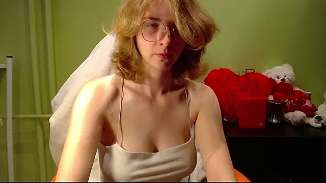 juicyPenny online show from July 12, 6:47 am