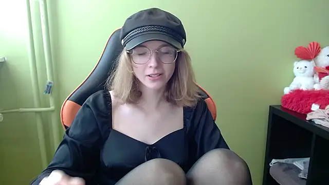 juicyPenny online show from February 25, 9:08 am