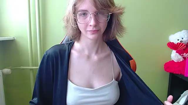 juicyPenny online show from April 29, 6:49 am