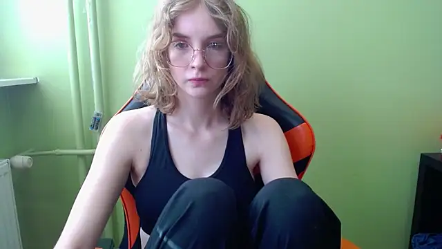 juicyPenny online show from March 18, 7:24 am