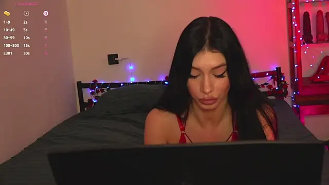 Olivia Faye online show from June 16, 6:31 pm