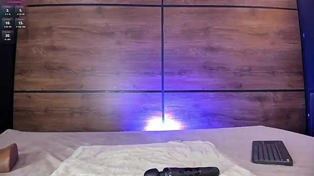 Niamonroe online show from December 18, 6:01 pm