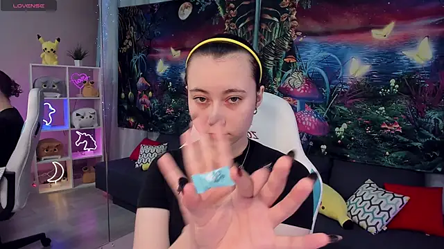 ClaraParks online show from October 17, 6:00 pm