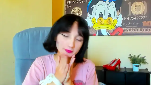 Snapshot of Marri-Stella chatting on October 15, 9:01 am Marri-Stella online show from October 15, 9:01 am