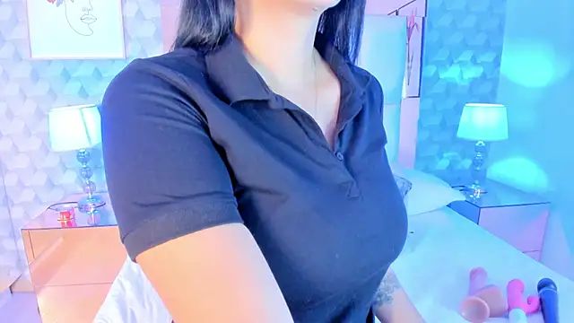 Sasha  sims   online show from November 9, 11:39 am