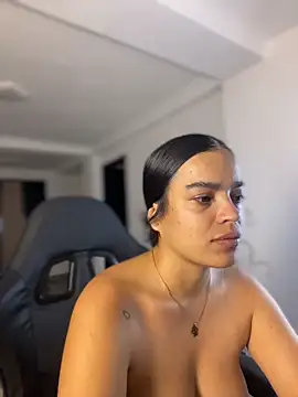 JuanitaMore01 online show from March 15, 11:29 pm