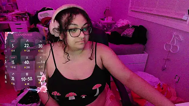 Snapshot of chericheesecake chatting on September 23, 1:04 am chericheesecake online show from September 23, 1:04 am