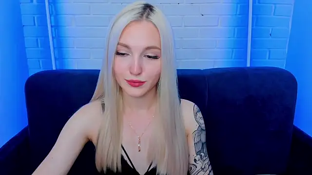 Snapshot of LisaFoxyMe chatting on September 29, 10:42 am LisaFoxyMe online show from September 29, 10:42 am