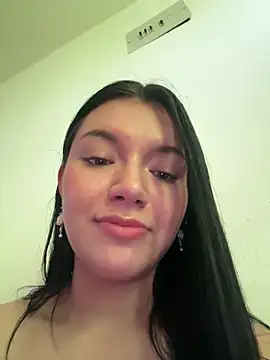 RoxanaBorns  online show from June 10, 4:38 pm