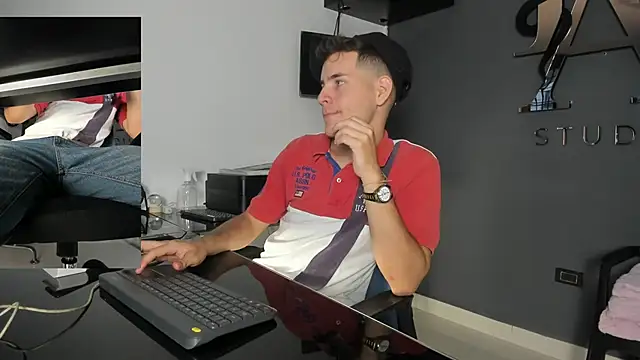 Snapshot of lara_and_danny chatting on October 3, 7:30 pm lara and danny online show from October 3, 7:30 pm