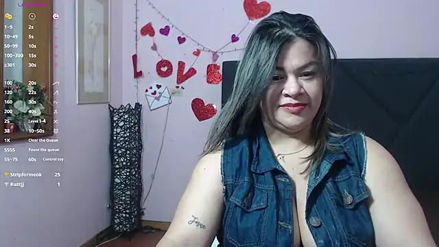 pamela echeverria online show from April 29, 11:24 am