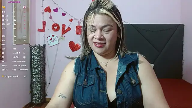 pamela echeverria online show from June 15, 12:05 pm
