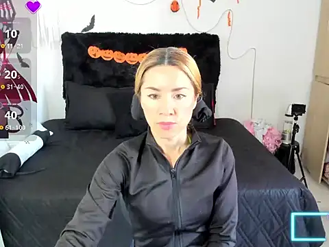 Snapshot of angie_blondies chatting on October 18, 2:31 pm angie blondies online show from October 18, 2:31 pm