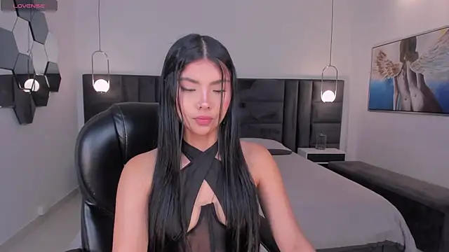 MiaLaurence online show from June 25, 11:34 am