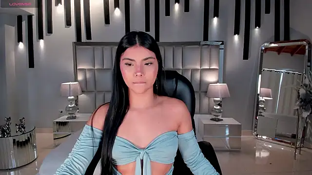 MiaLaurence online show from June 24, 7:02 pm
