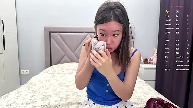 Wow Akemi online show from July 19, 7:10 am