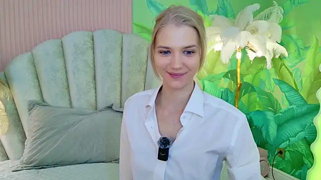 4example Chloe online show from June 15, 5:51 am