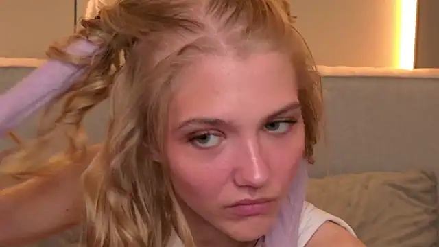 4example Chloe online show from April 30, 5:56 am