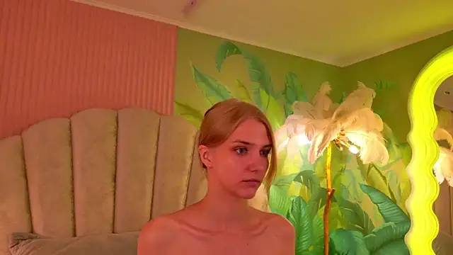 4example Chloe online show from June 8, 5:41 am