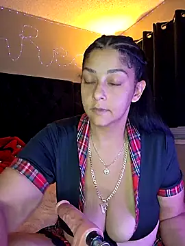 sweetnjuicyyy online show from December 4, 6:48 am