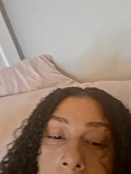 Snapshot of sweetnjuicyyy chatting on September 29, 6:40 am sweetnjuicyyy online show from September 29, 6:40 am