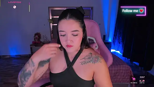 lunaarose online show from February 19, 3:50 am