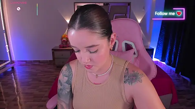 lunaarose online show from June 3, 4:24 am