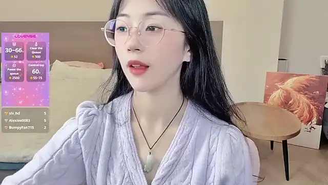 nini a online show from March 11, 9:35 am